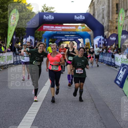 01.09.2024 - BARMER Alsterlauf Kathrin Stürmer Photography http://msf.ph/oto/6970780 01.09.2024 10:05:11 Ziel 2109, 2115, 2121, 2199, 2576, 2792, 2889, 3549, 3826, 3910, 3911, 8351, 2096, 2385, 2478, 2733, 2845, 3172, 3237, 3257, 3384, 3492, 3721, 3740, 3785, 3786, 4030, 4042, 4094, 4219, 4313, 4390, 4421, 4530, 4568, 4616, 4940, 4950, 4965, 8042, 8225 meine-sportfotos.de