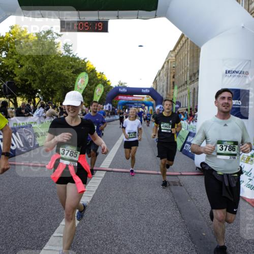 01.09.2024 - BARMER Alsterlauf Kathrin Stürmer Photography http://msf.ph/oto/6970797 01.09.2024 10:05:17 Ziel 2109, 2115, 2121, 2199, 2507, 2792, 2889, 3910, 3911, 5112, 8351, 2096, 2385, 2478, 2494, 2733, 2748, 2845, 3172, 3232, 3237, 3492, 3740, 3785, 3786, 3985, 4030, 4042, 4094, 4219, 4313, 4421, 4530, 4616, 4660, 4940, 4965, 5154, 8225 meine-sportfotos.de
