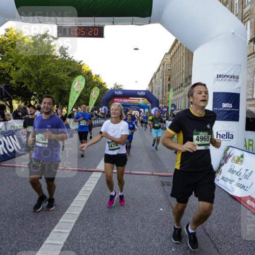 01.09.2024 - BARMER Alsterlauf Kathrin Stürmer Photography http://msf.ph/oto/6970801 01.09.2024 10:05:18 Ziel 2115, 2199, 2507, 2792, 2889, 3910, 3911, 5112, 8351, 2096, 2385, 2478, 2494, 2733, 2748, 2845, 3172, 3232, 3237, 3492, 3740, 3785, 3786, 3985, 4030, 4042, 4094, 4219, 4313, 4421, 4530, 4535, 4616, 4660, 4940, 4965, 5154, 8225, 8333 meine-sportfotos.de