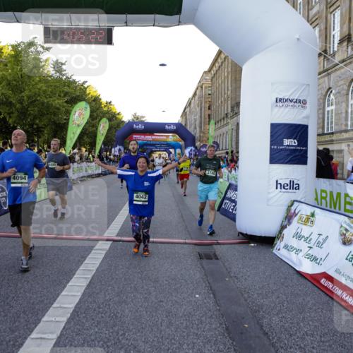 01.09.2024 - BARMER Alsterlauf Kathrin Stürmer Photography http://msf.ph/oto/6970804 01.09.2024 10:05:20 Ziel 2115, 2199, 2507, 2792, 2889, 2979, 3910, 3911, 5112, 5311, 2096, 2478, 2494, 2746, 2748, 2845, 3172, 3232, 3237, 3492, 3607, 3740, 3785, 3786, 3985, 4030, 4042, 4094, 4219, 4421, 4530, 4535, 4616, 4660, 4940, 4965, 5154, 5182, 5185, 5194, 8333 meine-sportfotos.de