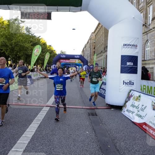 01.09.2024 - BARMER Alsterlauf Kathrin Stürmer Photography http://msf.ph/oto/6970805 01.09.2024 10:05:20 Ziel 2115, 2199, 2507, 2792, 2889, 2979, 3910, 3911, 5112, 5311, 2096, 2478, 2494, 2746, 2748, 2845, 3172, 3232, 3237, 3492, 3607, 3740, 3785, 3786, 3985, 4030, 4042, 4094, 4219, 4421, 4530, 4535, 4616, 4660, 4940, 4965, 5154, 5182, 5185, 5194, 8333 meine-sportfotos.de