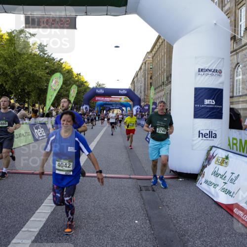 01.09.2024 - BARMER Alsterlauf Kathrin Stürmer Photography http://msf.ph/oto/6970808 01.09.2024 10:05:20 Ziel 2115, 2199, 2507, 2792, 2889, 2979, 3910, 3911, 5112, 5311, 2096, 2478, 2494, 2746, 2748, 2845, 3172, 3232, 3237, 3492, 3607, 3740, 3785, 3786, 3985, 4030, 4042, 4094, 4219, 4421, 4530, 4535, 4616, 4660, 4940, 4965, 5154, 5182, 5185, 5194, 8333 meine-sportfotos.de