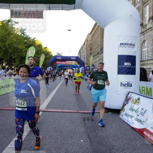 01.09.2024 - BARMER Alsterlauf Kathrin Stürmer Photography http://msf.ph/oto/6970809 01.09.2024 10:05:21 Ziel 2115, 2199, 2507, 2792, 2889, 2979, 3910, 3911, 5112, 5311, 2096, 2478, 2494, 2746, 2748, 2845, 2966, 3172, 3232, 3237, 3607, 3740, 3785, 3786, 3985, 4030, 4042, 4094, 4219, 4421, 4530, 4535, 4616, 4660, 4940, 4965, 5154, 5182, 5185, 5194, 8333 meine-sportfotos.de