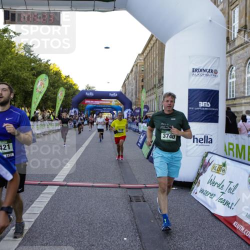 01.09.2024 - BARMER Alsterlauf Kathrin Stürmer Photography http://msf.ph/oto/6970811 01.09.2024 10:05:21 Ziel 2115, 2199, 2507, 2792, 2889, 2979, 3910, 3911, 5112, 5311, 2096, 2478, 2494, 2746, 2748, 2845, 2966, 3172, 3232, 3237, 3607, 3740, 3785, 3786, 3985, 4030, 4042, 4094, 4219, 4421, 4530, 4535, 4616, 4660, 4940, 4965, 5154, 5182, 5185, 5194, 8333 meine-sportfotos.de