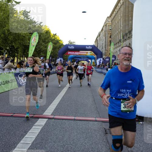 01.09.2024 - BARMER Alsterlauf Kathrin Stürmer Photography http://msf.ph/oto/6970817 01.09.2024 10:05:25 Ziel 2115, 2199, 2507, 2889, 2979, 4453, 5112, 5311, 2239, 2368, 2393, 2494, 2746, 2748, 2966, 3100, 3173, 3232, 3607, 3740, 3985, 4042, 4094, 4421, 4530, 4535, 4566, 4567, 4616, 4660, 4901, 5154, 5182, 5185, 5194, 8333 meine-sportfotos.de