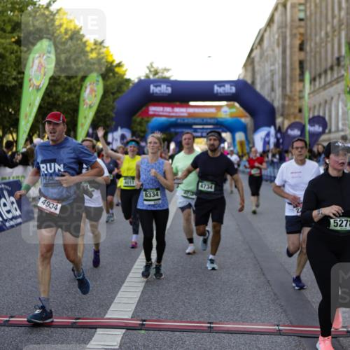 01.09.2024 - BARMER Alsterlauf Kathrin Stürmer Photography http://msf.ph/oto/6970845 01.09.2024 10:05:48 Ziel 2143, 2536, 2614, 2881, 2974, 2975, 3407, 3639, 3700, 3947, 3948, 4181, 4186, 4690, 4702, 4929, 4957, 5156, 5312, 8219, 8309, 2169, 2205, 3034, 3199, 3682, 3807, 3835, 4010, 4011, 4633, 4734, 4934, 4939, 5278, 8110, 8252, 8334 meine-sportfotos.de