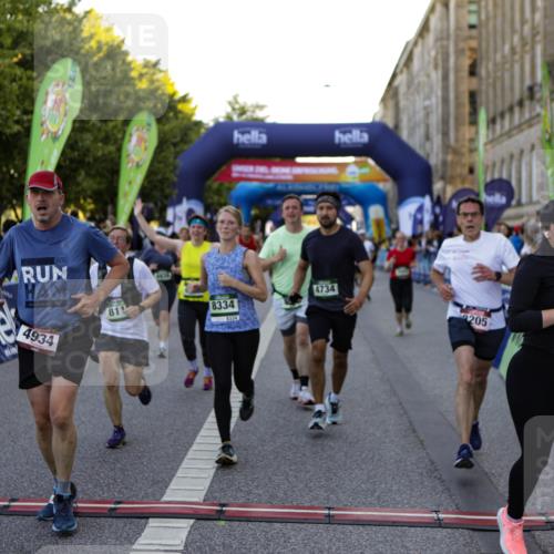 01.09.2024 - BARMER Alsterlauf Kathrin Stürmer Photography http://msf.ph/oto/6970846 01.09.2024 10:05:48 Ziel 2143, 2536, 2614, 2881, 2974, 2975, 3407, 3639, 3700, 3947, 3948, 4181, 4186, 4690, 4702, 4929, 4957, 5156, 5312, 8219, 8309, 2169, 2205, 3034, 3199, 3682, 3807, 3835, 4010, 4011, 4633, 4734, 4934, 4939, 5278, 8110, 8252, 8334 meine-sportfotos.de