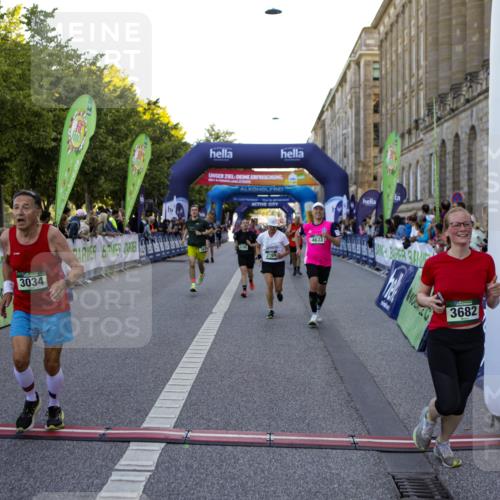 01.09.2024 - BARMER Alsterlauf Kathrin Stürmer Photography http://msf.ph/oto/6970856 01.09.2024 10:05:52 Ziel 2143, 2614, 2881, 2974, 2975, 3639, 3947, 3948, 4181, 4186, 4690, 4702, 4870, 4929, 4957, 5156, 5312, 8219, 8231, 8309, 2169, 2205, 2292, 3034, 3199, 3331, 3682, 3769, 3835, 4010, 4011, 4517, 4633, 4734, 4798, 4854, 4934, 4939, 5180, 5278, 8110, 8252, 8334 meine-sportfotos.de