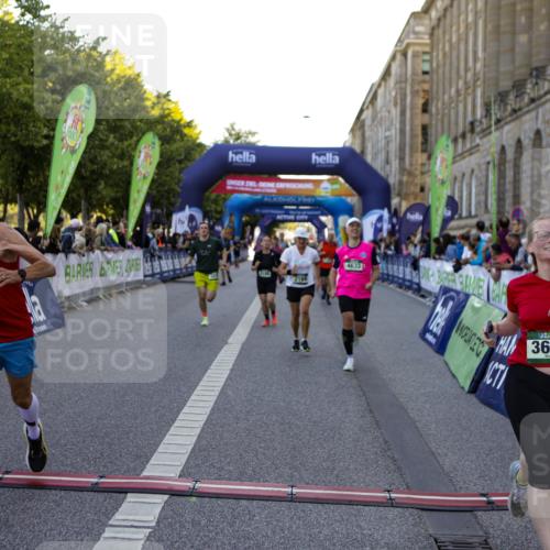 01.09.2024 - BARMER Alsterlauf Kathrin Stürmer Photography http://msf.ph/oto/6970857 01.09.2024 10:05:53 Ziel 2143, 2614, 2881, 2974, 2975, 3947, 3948, 4181, 4186, 4690, 4702, 4870, 4929, 4957, 5156, 5312, 8219, 8231, 8309, 2169, 2205, 2292, 3034, 3199, 3331, 3627, 3665, 3682, 3769, 3835, 4010, 4011, 4517, 4633, 4734, 4798, 4854, 4934, 4939, 5180, 5278, 8110, 8252, 8334 meine-sportfotos.de