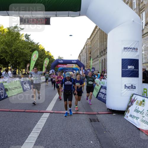 01.09.2024 - BARMER Alsterlauf Kathrin Stürmer Photography http://msf.ph/oto/6970877 01.09.2024 10:06:00 Ziel 2498, 3947, 3948, 4181, 4245, 4690, 4702, 4870, 4929, 4957, 8231, 2169, 2170, 2265, 2292, 2499, 2592, 2858, 2892, 2983, 3005, 3199, 3331, 3444, 3627, 3665, 3769, 3835, 4517, 4633, 4798, 4801, 4854, 5021, 5022, 5066, 5180 meine-sportfotos.de