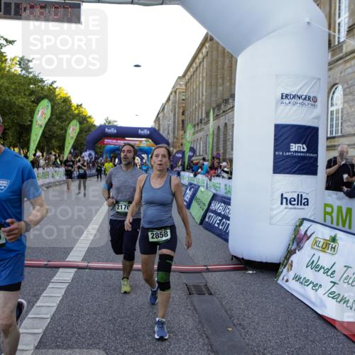 01.09.2024 - BARMER Alsterlauf Kathrin Stürmer Photography http://msf.ph/oto/6970894 01.09.2024 10:06:05 Ziel 2498, 2819, 3535, 3845, 3893, 3917, 3947, 3948, 4245, 4702, 4870, 4929, 4957, 5159, 8231, 2076, 2170, 2265, 2499, 2592, 2858, 2892, 2983, 3005, 3256, 3331, 3444, 3490, 3514, 3627, 3665, 3769, 4016, 4060, 4465, 4517, 4798, 4801, 4854, 5021, 5022, 5066, 5067 meine-sportfotos.de