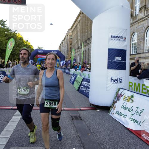 01.09.2024 - BARMER Alsterlauf Kathrin Stürmer Photography http://msf.ph/oto/6970897 01.09.2024 10:06:06 Ziel 2498, 2819, 3535, 3845, 3893, 3917, 3947, 3948, 4245, 4702, 4870, 4929, 4957, 5159, 8231, 2076, 2170, 2265, 2499, 2592, 2858, 2892, 2983, 3005, 3161, 3256, 3331, 3444, 3490, 3514, 3627, 3665, 3769, 4016, 4060, 4465, 4517, 4801, 4854, 5021, 5022, 5066, 5067 meine-sportfotos.de