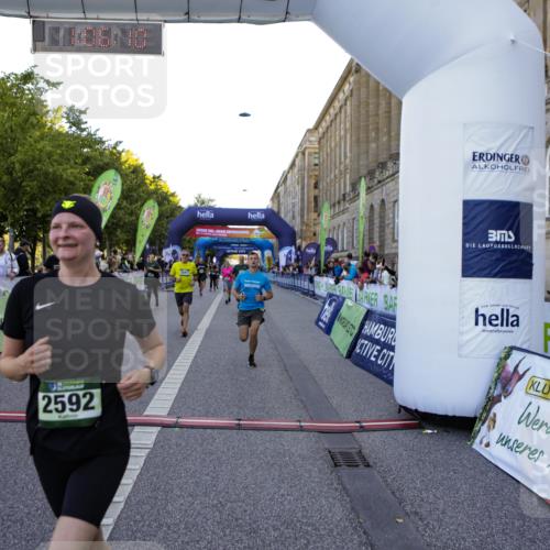 01.09.2024 - BARMER Alsterlauf Kathrin Stürmer Photography http://msf.ph/oto/6970902 01.09.2024 10:06:08 Ziel 2362, 2498, 2819, 3081, 3500, 3535, 3845, 3893, 3917, 4245, 4702, 4870, 5159, 8231, 2076, 2170, 2265, 2499, 2592, 2858, 2892, 2983, 3005, 3161, 3256, 3299, 3436, 3444, 3490, 3514, 3627, 3665, 4016, 4060, 4465, 4801, 5021, 5022, 5066, 5067 meine-sportfotos.de