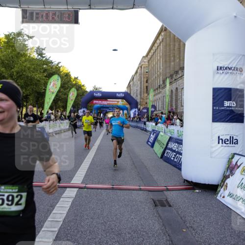 01.09.2024 - BARMER Alsterlauf Kathrin Stürmer Photography http://msf.ph/oto/6970903 01.09.2024 10:06:08 Ziel 2362, 2498, 2819, 3081, 3500, 3535, 3845, 3893, 3917, 4245, 4702, 4870, 5159, 8231, 2076, 2170, 2265, 2499, 2592, 2858, 2892, 2983, 3005, 3161, 3256, 3299, 3436, 3444, 3490, 3514, 3627, 3665, 4016, 4060, 4465, 4801, 5021, 5022, 5066, 5067 meine-sportfotos.de