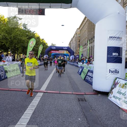 01.09.2024 - BARMER Alsterlauf Kathrin Stürmer Photography http://msf.ph/oto/6970913 01.09.2024 10:06:10 Ziel 2362, 2498, 2819, 3081, 3500, 3532, 3533, 3535, 3845, 3893, 3917, 4245, 4547, 4548, 4870, 5159, 8231, 2076, 2170, 2214, 2265, 2499, 2592, 2858, 2892, 3161, 3256, 3299, 3436, 3444, 3490, 3514, 4016, 4060, 4465, 4801, 5021, 5022, 5067, 5160, 8027 meine-sportfotos.de