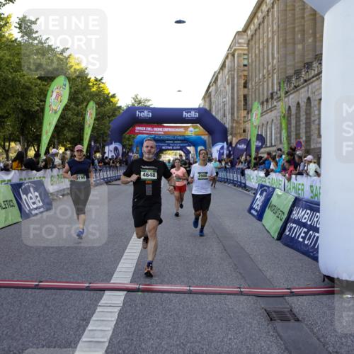 01.09.2024 - BARMER Alsterlauf Kathrin Stürmer Photography http://msf.ph/oto/6970932 01.09.2024 10:06:26 Ziel 1178, 2362, 2377, 2378, 2546, 2574, 2575, 2593, 2621, 2622, 2842, 2846, 3081, 3110, 3158, 3265, 3307, 3406, 3497, 3500, 3532, 3533, 3871, 4004, 4073, 4442, 4547, 4548, 4586, 4676, 5307, 2418, 2439, 2739, 2900, 3022, 3025, 3062, 3689, 3944, 4089, 4333, 4631, 4648, 4730, 4820, 5195, 8286, 8359 meine-sportfotos.de