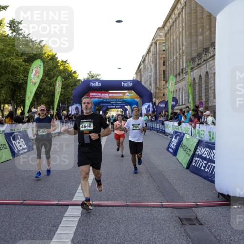 01.09.2024 - BARMER Alsterlauf Kathrin Stürmer Photography http://msf.ph/oto/6970934 01.09.2024 10:06:26 Ziel 1178, 2362, 2377, 2378, 2546, 2574, 2575, 2593, 2621, 2622, 2842, 2846, 3081, 3110, 3158, 3265, 3307, 3406, 3497, 3500, 3532, 3533, 3871, 4004, 4073, 4442, 4547, 4548, 4586, 4676, 5307, 2418, 2439, 2739, 2900, 3022, 3025, 3062, 3689, 3944, 4089, 4333, 4631, 4648, 4730, 4820, 5195, 8286, 8359 meine-sportfotos.de