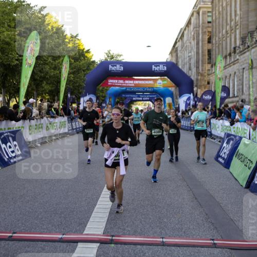 01.09.2024 - BARMER Alsterlauf Kathrin Stürmer Photography http://msf.ph/oto/6970938 01.09.2024 10:06:31 Ziel 1178, 2377, 2378, 2546, 2574, 2575, 2593, 2621, 2622, 2842, 2846, 3110, 3158, 3265, 3307, 3406, 3497, 3871, 4004, 4073, 4442, 4586, 4676, 5307, 2029, 2351, 2358, 2439, 2464, 2670, 2900, 3022, 3025, 3689, 3795, 4089, 4333, 4631, 4648, 4755, 4756, 4820, 5058, 5195, 8017, 8286 meine-sportfotos.de