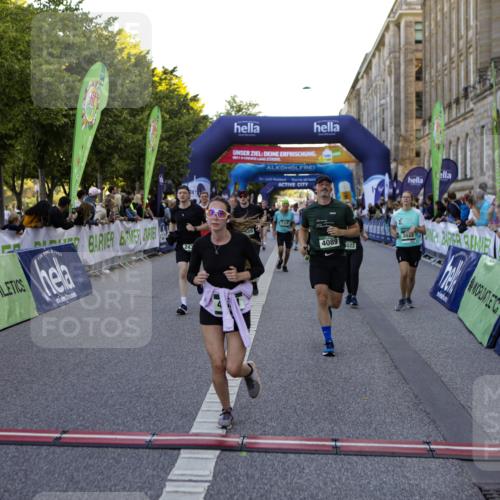 01.09.2024 - BARMER Alsterlauf Kathrin Stürmer Photography http://msf.ph/oto/6970940 01.09.2024 10:06:31 Ziel 1178, 2377, 2378, 2546, 2574, 2575, 2593, 2621, 2622, 2842, 2846, 3110, 3158, 3265, 3307, 3406, 3497, 3871, 4004, 4073, 4442, 4586, 4676, 5307, 2029, 2351, 2358, 2439, 2464, 2670, 2900, 3022, 3025, 3689, 3795, 4089, 4333, 4631, 4648, 4755, 4756, 4820, 5058, 5195, 8017, 8286 meine-sportfotos.de