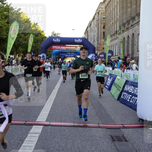 01.09.2024 - BARMER Alsterlauf Kathrin Stürmer Photography http://msf.ph/oto/6970946 01.09.2024 10:06:32 Ziel 1178, 2377, 2378, 2546, 2574, 2575, 2593, 2621, 2622, 2842, 2846, 3110, 3158, 3265, 3307, 3497, 3871, 4004, 4073, 4442, 4586, 4676, 5307, 2029, 2351, 2358, 2439, 2464, 2670, 2900, 3022, 3025, 3689, 3795, 4089, 4202, 4333, 4522, 4631, 4648, 4755, 4756, 4820, 5058, 5195, 8017, 8286 meine-sportfotos.de