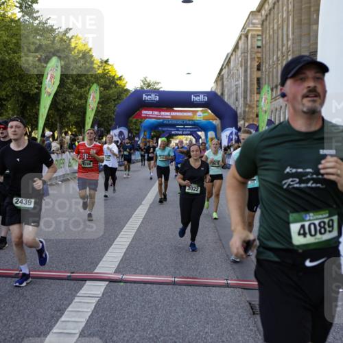 01.09.2024 - BARMER Alsterlauf Kathrin Stürmer Photography http://msf.ph/oto/6970952 01.09.2024 10:06:34 Ziel 1178, 2377, 2378, 2574, 2575, 2593, 2621, 3110, 3158, 3265, 3497, 3871, 4004, 4073, 4442, 4586, 4676, 5307, 2029, 2213, 2351, 2358, 2439, 2464, 2670, 2900, 3022, 3025, 3088, 3263, 3689, 3795, 4089, 4202, 4333, 4522, 4631, 4755, 4756, 4820, 5058, 5195, 8017, 8286 meine-sportfotos.de