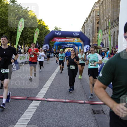 01.09.2024 - BARMER Alsterlauf Kathrin Stürmer Photography http://msf.ph/oto/6970953 01.09.2024 10:06:34 Ziel 1178, 2377, 2378, 2574, 2575, 2593, 2621, 3110, 3158, 3265, 3497, 3871, 4004, 4073, 4442, 4586, 4676, 5307, 2029, 2213, 2351, 2358, 2439, 2464, 2670, 2900, 3022, 3025, 3088, 3263, 3689, 3795, 4089, 4202, 4333, 4522, 4631, 4755, 4756, 4820, 5058, 5195, 8017, 8286 meine-sportfotos.de