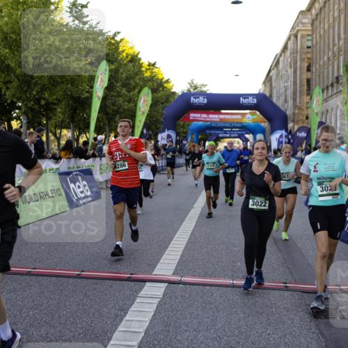 01.09.2024 - BARMER Alsterlauf Kathrin Stürmer Photography http://msf.ph/oto/6970956 01.09.2024 10:06:34 Ziel 1178, 2377, 2378, 2574, 2575, 2593, 2621, 3110, 3158, 3265, 3497, 3871, 4004, 4073, 4442, 4586, 4676, 5307, 2029, 2213, 2351, 2358, 2439, 2464, 2670, 2900, 3022, 3025, 3088, 3263, 3689, 3795, 4089, 4202, 4333, 4522, 4631, 4755, 4756, 4820, 5058, 5195, 8017, 8286 meine-sportfotos.de