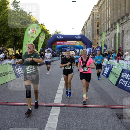 01.09.2024 - BARMER Alsterlauf Kathrin Stürmer Photography http://msf.ph/oto/6970963 01.09.2024 10:07:04 Ziel 2128, 2271, 2972, 3086, 3445, 4243, 4346, 4951, 5050, 5090, 5132, 5242, 8125, 2285, 2718, 2856, 2946, 3313, 3849, 4009, 4037, 4038, 4161, 4459, 4717, 4925, 4931, 5227, 5288, 8323 meine-sportfotos.de
