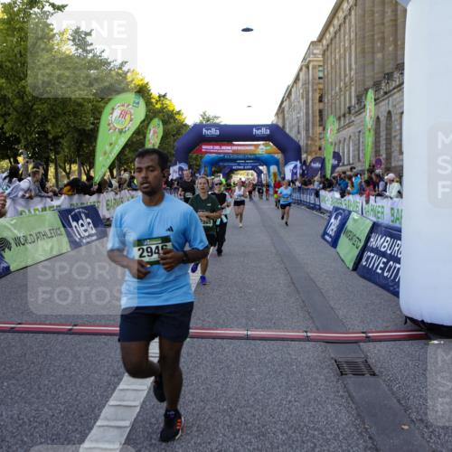 01.09.2024 - BARMER Alsterlauf Kathrin Stürmer Photography http://msf.ph/oto/6970968 01.09.2024 10:07:08 Ziel 2271, 2972, 3314, 3363, 3445, 4243, 4346, 4951, 5049, 5050, 5090, 5132, 2157, 2285, 2547, 2718, 2856, 2946, 2978, 3313, 3849, 4009, 4037, 4038, 4161, 4459, 4717, 5227, 5288 meine-sportfotos.de