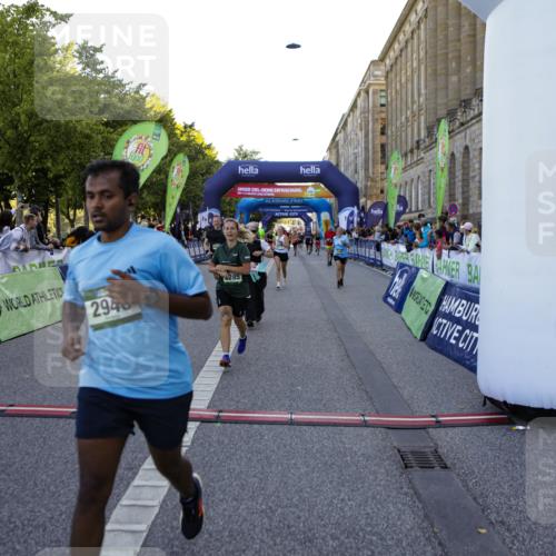 01.09.2024 - BARMER Alsterlauf Kathrin Stürmer Photography http://msf.ph/oto/6970969 01.09.2024 10:07:08 Ziel 2271, 2972, 3314, 3363, 3445, 4243, 4346, 4951, 5049, 5050, 5090, 5132, 2157, 2285, 2547, 2718, 2856, 2946, 2978, 3313, 3849, 4009, 4037, 4038, 4161, 4459, 4717, 5227, 5288 meine-sportfotos.de