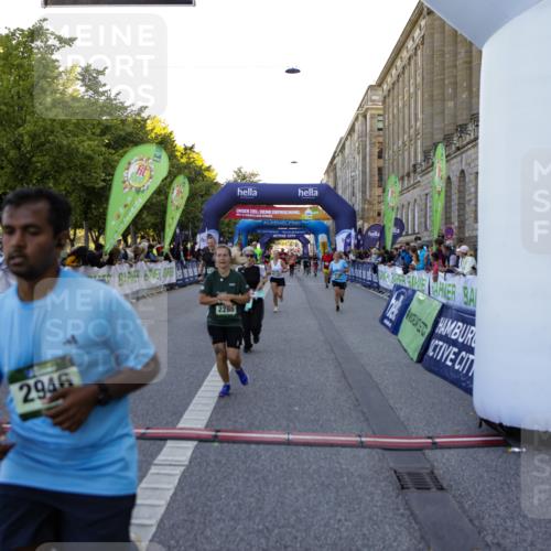 01.09.2024 - BARMER Alsterlauf Kathrin Stürmer Photography http://msf.ph/oto/6970970 01.09.2024 10:07:08 Ziel 2271, 2972, 3314, 3363, 3445, 4243, 4346, 4951, 5049, 5050, 5090, 5132, 2157, 2285, 2547, 2718, 2856, 2946, 2978, 3313, 3849, 4009, 4037, 4038, 4161, 4459, 4717, 5227, 5288 meine-sportfotos.de