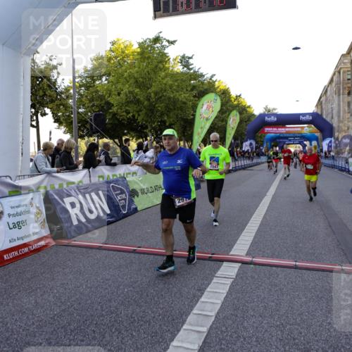 01.09.2024 - BARMER Alsterlauf Kathrin Stürmer Photography http://msf.ph/oto/6970991 01.09.2024 10:07:14 Ziel 2175, 2241, 2271, 2960, 2965, 2972, 2980, 3314, 3348, 3349, 3363, 3445, 4346, 4642, 4691, 5049, 5132, 2157, 2285, 2298, 2547, 2707, 2772, 2856, 2946, 2978, 3120, 3313, 3649, 4161, 4409, 4459, 4504, 4717, 5271, 5288, 8129 meine-sportfotos.de