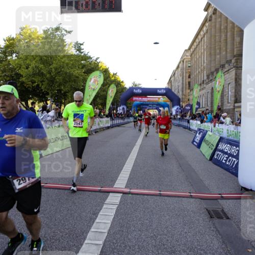 01.09.2024 - BARMER Alsterlauf Kathrin Stürmer Photography http://msf.ph/oto/6970995 01.09.2024 10:07:15 Ziel 2175, 2241, 2271, 2960, 2965, 2972, 2980, 3314, 3348, 3349, 3363, 3445, 4346, 4642, 4691, 5049, 5132, 2157, 2285, 2298, 2547, 2707, 2772, 2856, 2978, 3120, 3649, 4161, 4409, 4459, 4504, 4717, 4918, 5123, 5271, 5288, 8129 meine-sportfotos.de