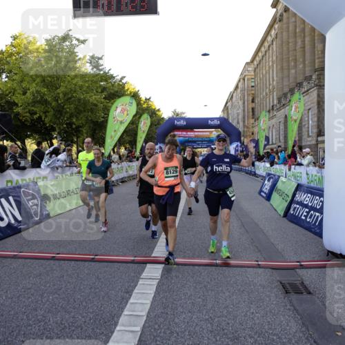 01.09.2024 - BARMER Alsterlauf Kathrin Stürmer Photography http://msf.ph/oto/6971003 01.09.2024 10:07:22 Ziel 2175, 2241, 2825, 2960, 2965, 2980, 3314, 3348, 3349, 3363, 3445, 4017, 4642, 4691, 5049, 8120, 8167, 2157, 2298, 2305, 2673, 2707, 2772, 2996, 3120, 3153, 3296, 3649, 3657, 4160, 4320, 4409, 4504, 4918, 5123, 5200, 5239, 5271, 5304, 8129 meine-sportfotos.de