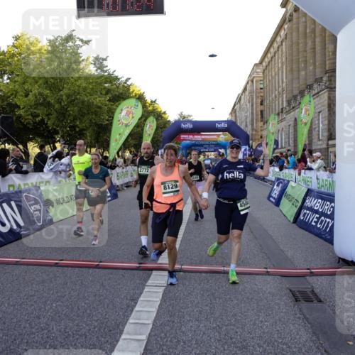 01.09.2024 - BARMER Alsterlauf Kathrin Stürmer Photography http://msf.ph/oto/6971004 01.09.2024 10:07:22 Ziel 2175, 2241, 2825, 2960, 2965, 2980, 3314, 3348, 3349, 3363, 3445, 4017, 4642, 4691, 5049, 8120, 8167, 2157, 2298, 2305, 2673, 2707, 2772, 2996, 3120, 3153, 3296, 3649, 3657, 4160, 4320, 4409, 4504, 4918, 5123, 5200, 5239, 5271, 5304, 8129 meine-sportfotos.de