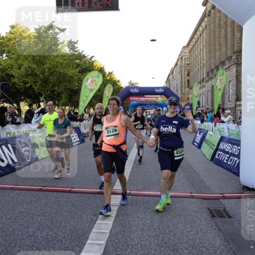 01.09.2024 - BARMER Alsterlauf Kathrin Stürmer Photography http://msf.ph/oto/6971005 01.09.2024 10:07:22 Ziel 2175, 2241, 2825, 2960, 2965, 2980, 3314, 3348, 3349, 3363, 3445, 4017, 4642, 4691, 5049, 8120, 8167, 2157, 2298, 2305, 2673, 2707, 2772, 2996, 3120, 3153, 3296, 3649, 3657, 4160, 4320, 4409, 4504, 4918, 5123, 5200, 5239, 5271, 5304, 8129 meine-sportfotos.de