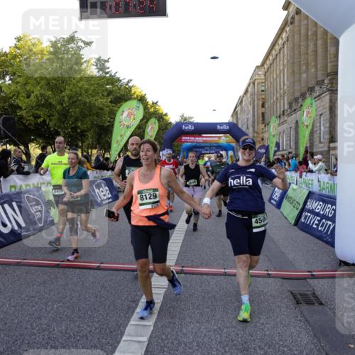 01.09.2024 - BARMER Alsterlauf Kathrin Stürmer Photography http://msf.ph/oto/6971006 01.09.2024 10:07:22 Ziel 2175, 2241, 2825, 2960, 2965, 2980, 3314, 3348, 3349, 3363, 3445, 4017, 4642, 4691, 5049, 8120, 8167, 2157, 2298, 2305, 2673, 2707, 2772, 2996, 3120, 3153, 3296, 3649, 3657, 4160, 4320, 4409, 4504, 4918, 5123, 5200, 5239, 5271, 5304, 8129 meine-sportfotos.de