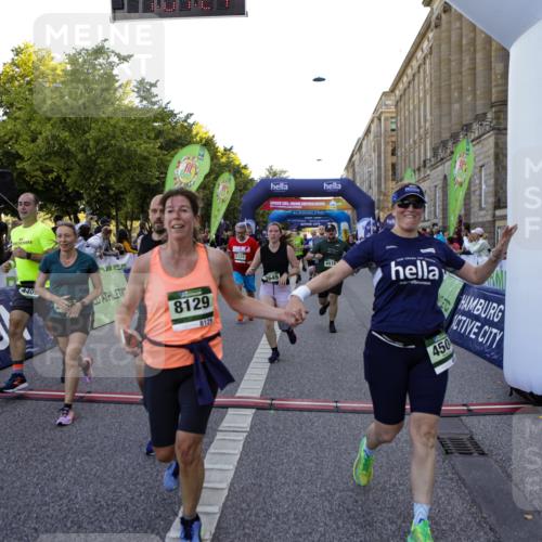 01.09.2024 - BARMER Alsterlauf Kathrin Stürmer Photography http://msf.ph/oto/6971008 01.09.2024 10:07:22 Ziel 2175, 2241, 2825, 2960, 2965, 2980, 3314, 3348, 3349, 3363, 3445, 4017, 4642, 4691, 5049, 8120, 8167, 2157, 2298, 2305, 2673, 2707, 2772, 2996, 3120, 3153, 3296, 3649, 3657, 4160, 4320, 4409, 4504, 4918, 5123, 5200, 5239, 5271, 5304, 8129 meine-sportfotos.de
