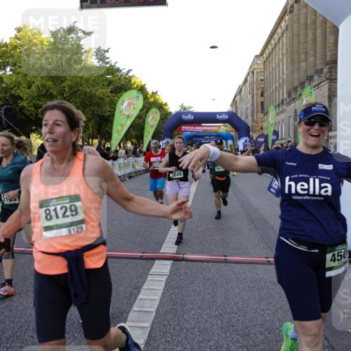 01.09.2024 - BARMER Alsterlauf Kathrin Stürmer Photography http://msf.ph/oto/6971010 01.09.2024 10:07:23 Ziel 2175, 2241, 2825, 2960, 2965, 2980, 3314, 3348, 3349, 3363, 3445, 4017, 4642, 4691, 5049, 8120, 8167, 2157, 2298, 2305, 2673, 2707, 2772, 2996, 3120, 3153, 3296, 3649, 3657, 4160, 4320, 4409, 4504, 4918, 5123, 5200, 5239, 5271, 5304, 8129 meine-sportfotos.de