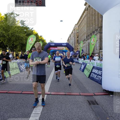 01.09.2024 - BARMER Alsterlauf Kathrin Stürmer Photography http://msf.ph/oto/6971013 01.09.2024 10:07:26 Ziel 2175, 2241, 2825, 2960, 2965, 2980, 3314, 3348, 3349, 3363, 4017, 4642, 4691, 5049, 8120, 8167, 2305, 2317, 2673, 2707, 2772, 2996, 3120, 3153, 3296, 3649, 3657, 3945, 4160, 4320, 4409, 4504, 4918, 5110, 5123, 5200, 5239, 5271, 5304, 8129 meine-sportfotos.de