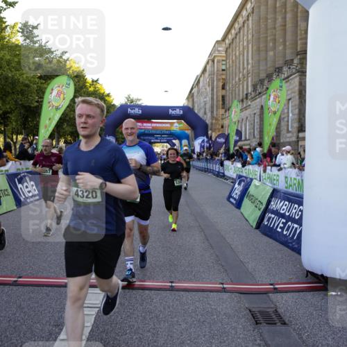 01.09.2024 - BARMER Alsterlauf Kathrin Stürmer Photography http://msf.ph/oto/6971019 01.09.2024 10:07:27 Ziel 2140, 2175, 2241, 2825, 2960, 2965, 2980, 3314, 3348, 3349, 3363, 4017, 4503, 4642, 4691, 5049, 8120, 8167, 2305, 2317, 2673, 2772, 2996, 3120, 3153, 3296, 3649, 3657, 3945, 4160, 4320, 4409, 4504, 4918, 5110, 5123, 5176, 5200, 5239, 5304, 8129 meine-sportfotos.de