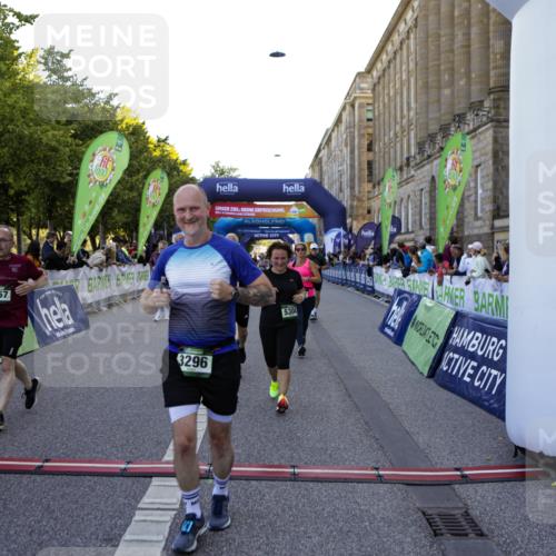01.09.2024 - BARMER Alsterlauf Kathrin Stürmer Photography http://msf.ph/oto/6971023 01.09.2024 10:07:28 Ziel 2140, 2175, 2241, 2825, 2960, 2965, 2980, 3348, 3349, 4017, 4503, 4642, 4691, 8120, 8167, 2305, 2317, 2415, 2673, 2772, 2996, 3120, 3153, 3296, 3649, 3657, 3945, 4160, 4320, 4409, 4504, 4918, 5110, 5123, 5176, 5200, 5239, 5304, 8129 meine-sportfotos.de