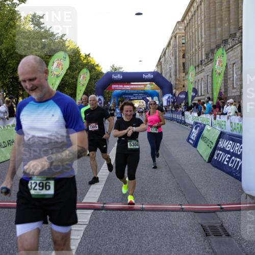 01.09.2024 - BARMER Alsterlauf Kathrin Stürmer Photography http://msf.ph/oto/6971027 01.09.2024 10:07:29 Ziel 2140, 2175, 2241, 2825, 2960, 2965, 2980, 3348, 3349, 4017, 4503, 4642, 4691, 8120, 8167, 2305, 2317, 2415, 2673, 2996, 3120, 3153, 3296, 3649, 3657, 3945, 4160, 4320, 4409, 4918, 5110, 5123, 5176, 5200, 5239, 5304 meine-sportfotos.de