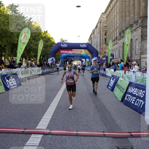 01.09.2024 - BARMER Alsterlauf Kathrin Stürmer Photography http://msf.ph/oto/6971039 01.09.2024 10:07:36 Ziel 2002, 2140, 2300, 2459, 2460, 2825, 4017, 4261, 4503, 5119, 8120, 8167, 2305, 2317, 2405, 2415, 2996, 3859, 3945, 4768, 4769, 5110, 5176, 5239, 8059 meine-sportfotos.de