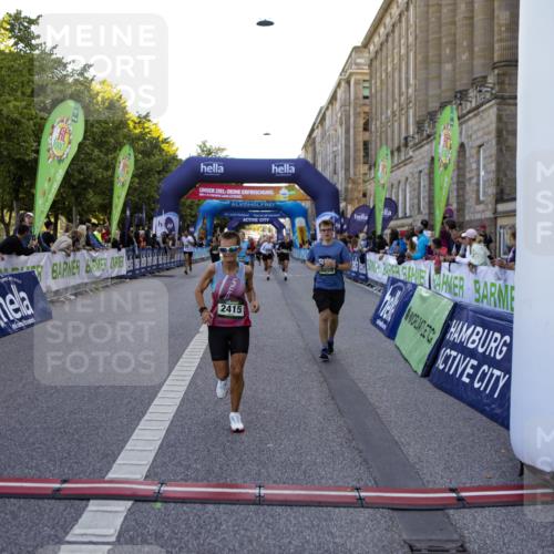01.09.2024 - BARMER Alsterlauf Kathrin Stürmer Photography http://msf.ph/oto/6971041 01.09.2024 10:07:36 Ziel 2002, 2140, 2300, 2459, 2460, 2825, 4017, 4261, 4503, 5119, 8120, 8167, 2305, 2317, 2405, 2415, 2996, 3859, 3945, 4768, 4769, 5110, 5176, 5239, 8059 meine-sportfotos.de