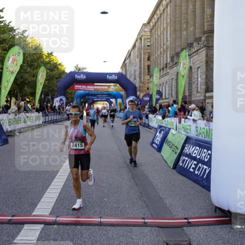 01.09.2024 - BARMER Alsterlauf Kathrin Stürmer Photography http://msf.ph/oto/6971043 01.09.2024 10:07:36 Ziel 2002, 2140, 2300, 2459, 2460, 2825, 4017, 4261, 4503, 5119, 8120, 8167, 2305, 2317, 2405, 2415, 2996, 3859, 3945, 4768, 4769, 5110, 5176, 5239, 8059 meine-sportfotos.de