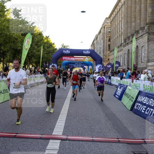 01.09.2024 - BARMER Alsterlauf Kathrin Stürmer Photography http://msf.ph/oto/6971064 01.09.2024 10:07:44 Ziel 2002, 2083, 2140, 2300, 2448, 2459, 2460, 2683, 4261, 4347, 4348, 4503, 4707, 4810, 5119, 8271, 2319, 2342, 2405, 2426, 3054, 3229, 3358, 3359, 3859, 3924, 4065, 4260, 4280, 4350, 4462, 4768, 4769, 5035, 8059 meine-sportfotos.de