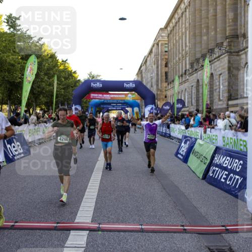01.09.2024 - BARMER Alsterlauf Kathrin Stürmer Photography http://msf.ph/oto/6971067 01.09.2024 10:07:45 Ziel 2002, 2083, 2140, 2300, 2448, 2459, 2460, 2683, 4261, 4347, 4348, 4503, 4707, 4810, 5119, 8271, 2319, 2342, 2405, 2426, 3054, 3229, 3358, 3359, 3859, 3924, 4065, 4260, 4280, 4350, 4462, 4768, 4769, 5035, 8059 meine-sportfotos.de