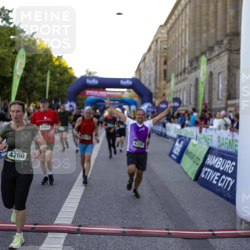 01.09.2024 - BARMER Alsterlauf Kathrin Stürmer Photography http://msf.ph/oto/6971072 01.09.2024 10:07:46 Ziel 2002, 2083, 2140, 2300, 2448, 2459, 2460, 2683, 3885, 4261, 4347, 4348, 4503, 4707, 4810, 5119, 8271, 2319, 2342, 2405, 2426, 3054, 3229, 3358, 3359, 3924, 4065, 4260, 4280, 4350, 4462, 4768, 4769, 5035, 8059 meine-sportfotos.de