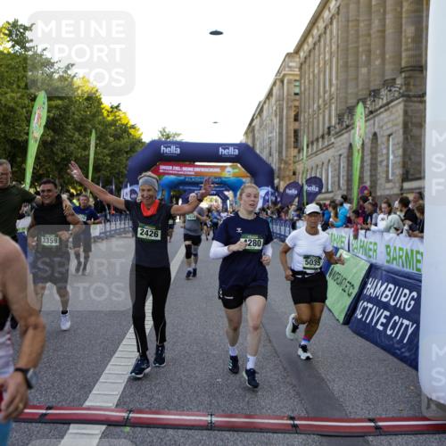 01.09.2024 - BARMER Alsterlauf Kathrin Stürmer Photography http://msf.ph/oto/6971077 01.09.2024 10:07:48 Ziel 2002, 2083, 2300, 2448, 2459, 2460, 2683, 3885, 4261, 4347, 4348, 4707, 4810, 5119, 8271, 2319, 2342, 2405, 2426, 2525, 3054, 3229, 3358, 3359, 3924, 4065, 4260, 4280, 4350, 4462, 4733, 4768, 4769, 5035, 5104, 5280 meine-sportfotos.de